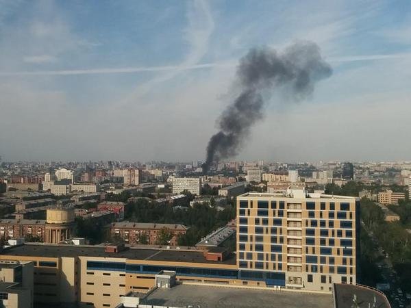 Дым от пожара был виден из разных районов Новосибирска